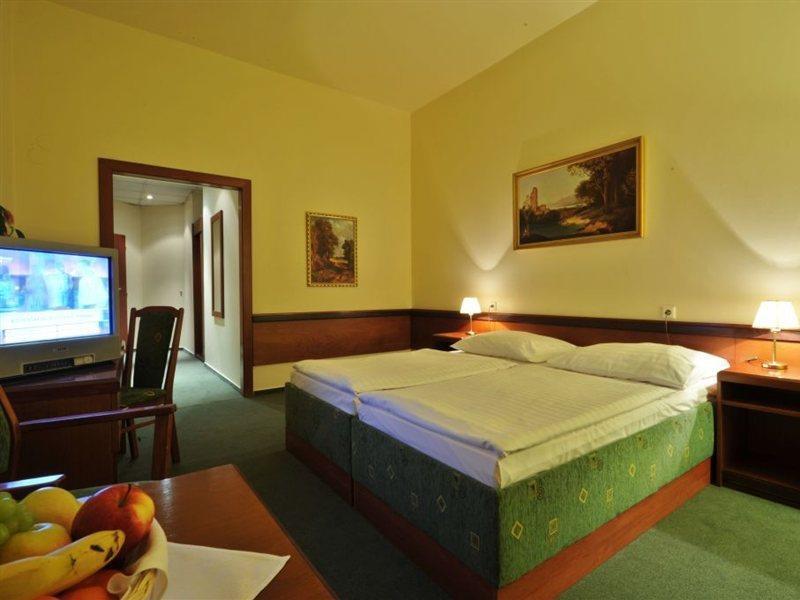 Three Crowns Hotel Prague Exterior photo